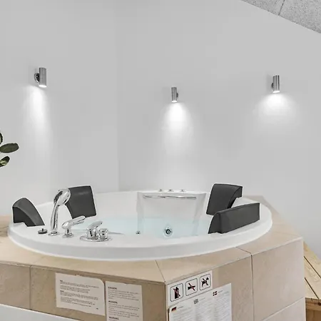 Prázdninový dům Tranekaer 59 With Hot Tub Tranekær