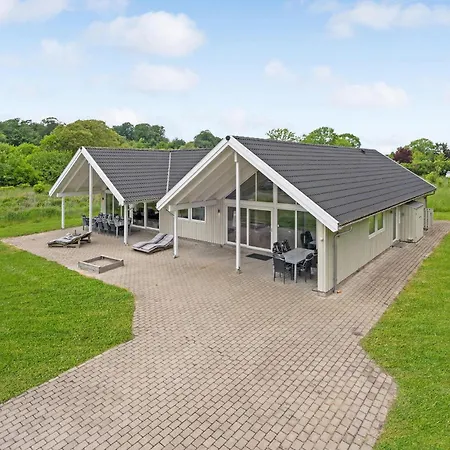 Gorgeous Home In Tranekaer With Sauna *