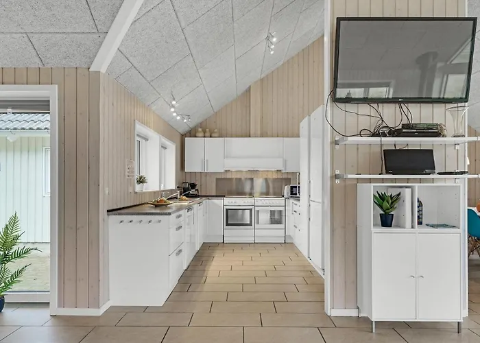 59 With Hot Tub Dom wakacyjny Tranekær