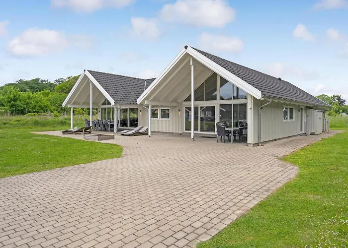 59 With Hot Tub Tranekær