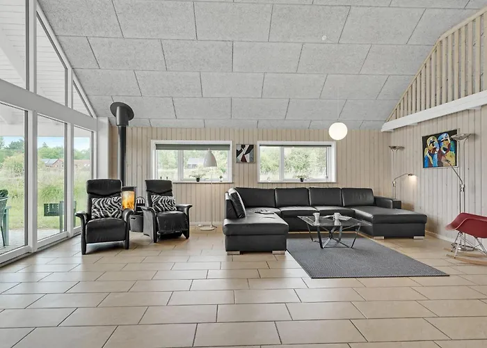 59 With Hot Tub * Tranekær