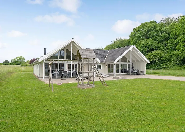 Dom wakacyjny 59 With Hot Tub Tranekær